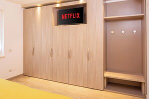 2 chambres, bureau, fer et planche à repasser, accès au Wi-Fi (inclus)