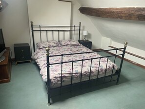 2 habitaciones, tabla de planchar con plancha, cuna de viaje y wifi