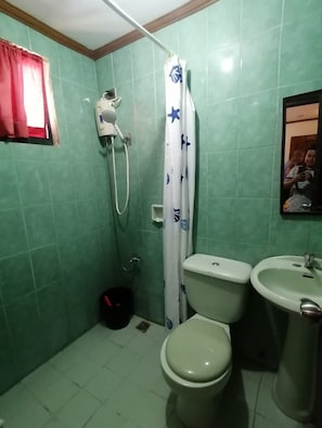 A small bathroom with a toilet, bidet, and sink. - OYO 879  Lauriens Budget Hotel 2 (Tagaytay)