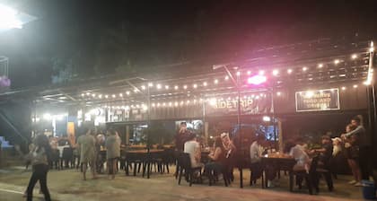 OYO 879 Lauriens Budget Hotel 2