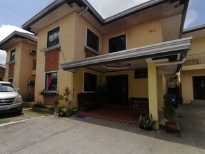 Mặt tiền nơi lưu trú