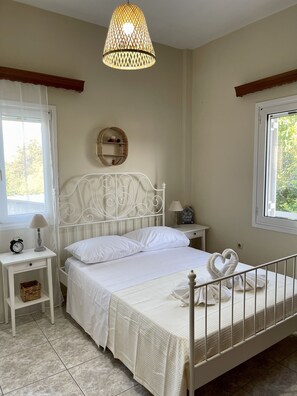 3 makuuhuonetta, työpöytä, silitysrauta/-lauta, ilmainen Wi-Fi