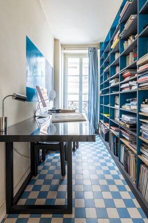 Interior - Picture Postcard, by Veeve (Paris)