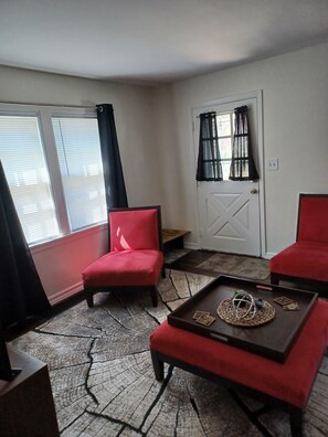 Interior - Tranquil Cozy Retreat - Centrally Located (Lafayette)