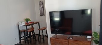 Tranquil Cozy Retreat - Centrally Located