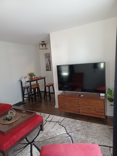 Tranquil Cozy Retreat - Centrally Located