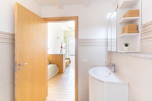 Dusj, hårføner og bidé