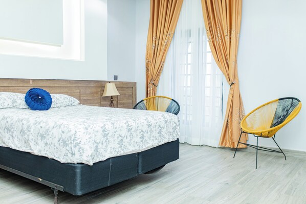 4 chambres, fer et planche à repasser, accès Internet