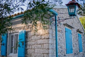تفاصيل الفندق من الخارج