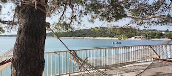 Stunning 2-bed House in Jezera With Sea Views