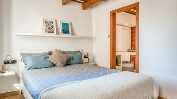 1 slaapkamer, een strijkplank/strijkijzer, gratis wifi, beddengoed