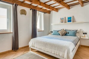 1 bedroom, iron/ironing board, free WiFi, bed sheets - Casa Agnès in the Historic Center with Air Conditioning and Wi-Fi (Mahón)