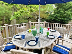 Outdoor dining - Private beach, hot tub, and dog friendly – The Keeper! (Brewster)