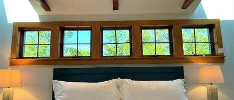 4 soverom, skrivebord, strykejern/-brett og wi-fi (inkludert)