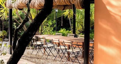 Holiday Villa 'La Jacaranda' with Pool, Terrace & Wi-Fi
