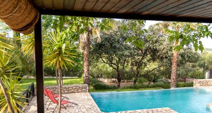 Holiday Villa 'La Jacaranda' with Pool, Terrace & Wi-Fi