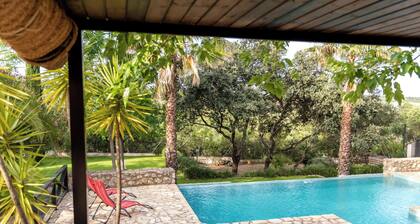 Holiday Villa 'La Jacaranda' with Pool, Terrace & Wi-Fi