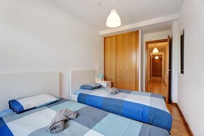 2 bedrooms, iron/ironing board, free WiFi, bed sheets - Casa 'Tazacorte' with Sea Views, Shared Pool and Wi-Fi (Tazacorte)
