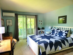 2 bedrooms, iron/ironing board, travel cot, Internet - Official Seasons RMC Condo 18G - 2 bedrooms + loft - sleeps 10 - Dog Fees (Bartlett)