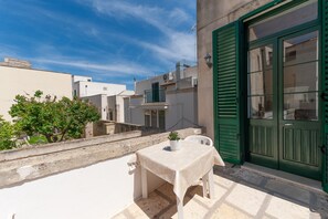 Outdoor dining - Apartment "Casa in Via Seminario" with Balcony and Wi-Fi (Otranto)
