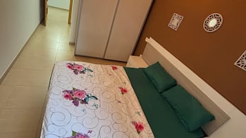 2 bedrooms, WiFi, bed sheets