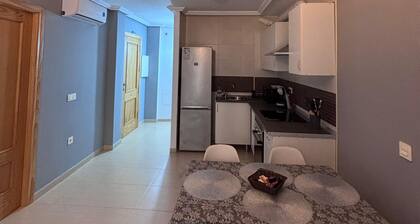 Appartement 'Piso Pozo Nuevo' prĂšs de la plage, avec balcon et climatisation.