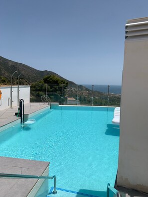 Pool - Central Apartment with a View, Shared Pool & Wi-Fi (Mijas Pueblo)