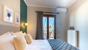 A hotel room with a bed, a radiator, and a balcony with a view. - Meros Filikon - Stylish Two Bedroom apt. (100m2) (Zakinthos)