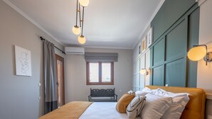 A bedroom with a bed, a bench, and a window. - Meros Filikon - Stylish Two Bedroom apt. (100m2) (Zakinthos)