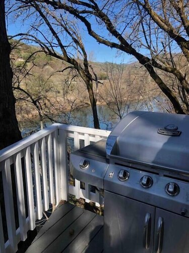 R&R on the Rogue River! This 2 BR cottage in Gold Hill features a private hot tub with stunning scenic views. Enjoy a spacious, private setting perfect for relaxation, adventure, or remote work