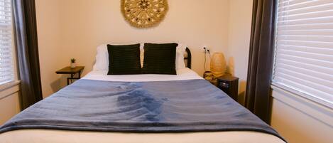 1 slaapkamer, een bureau, een strijkplank/strijkijzer, gratis wifi