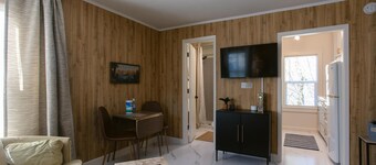 Ideal stopover location right off I-5, nestled in a scenic area by the Rogue River. Enjoy the peaceful sounds of the river while having quick access to major travel routes and nearby towns.