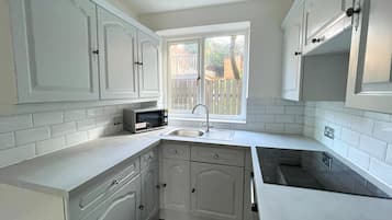 Standard House | Dapur peribadi | Peti sejuk, ketuhar gelombang mikro, ketuhar, dapur