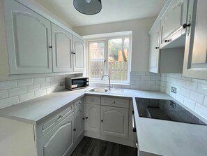 스탠다드 하우스 | 전용 주방 | 냉장고, 전자레인지, 오븐, 쿡탑