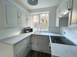 บ้านพักสแตนดาร์ด | ครัวส่วนตัว | ตู้เย็น, ไมโครเวฟ, เตาอบ, เตาประกอบอาหาร