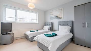 3 bedrooms, desk, laptop workspace, iron/ironing board