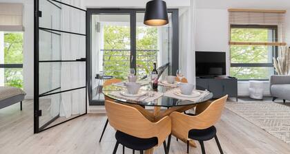 Modern Apartment | Parking, Balcony, 400 m to the Center