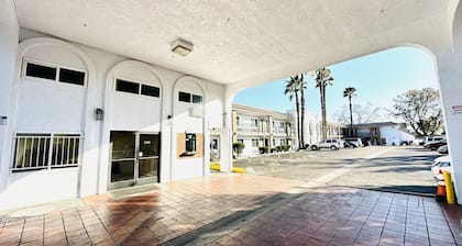 Casa Blanca Express & Suites Cypress Buena Park - Anaheim Area