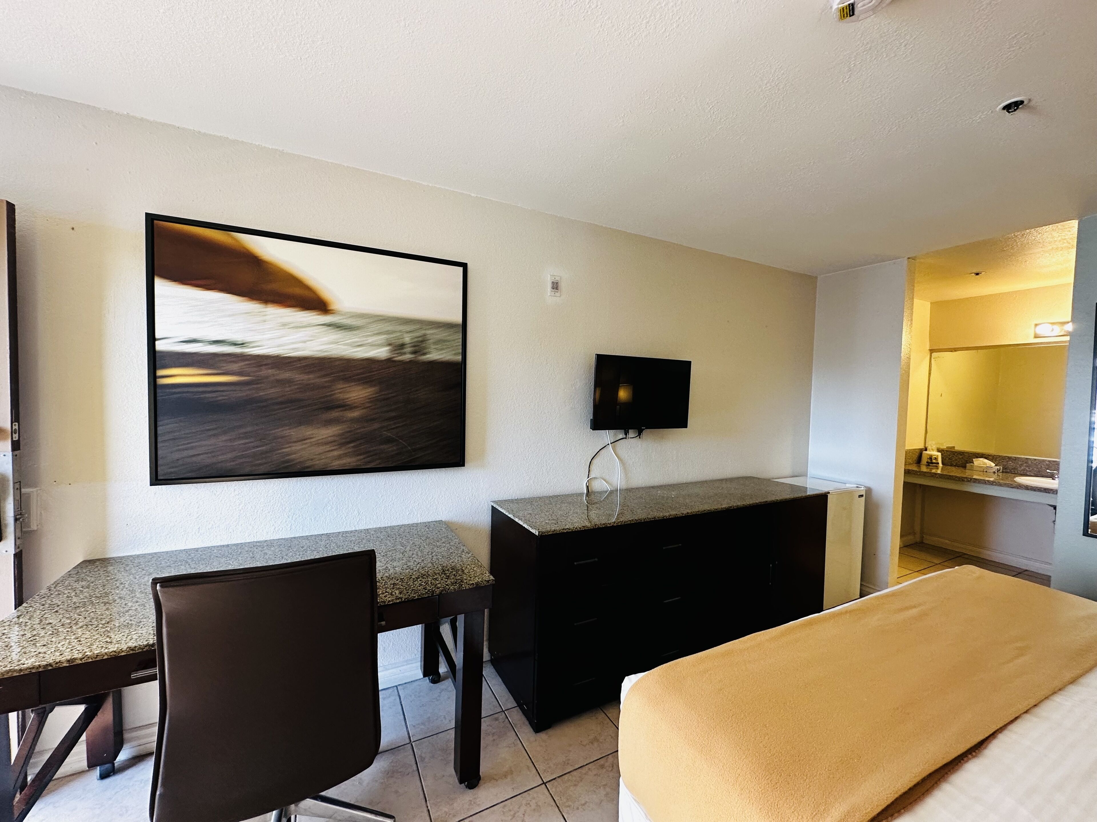 Standard Single Room, 1 King Bed | Desk, free WiFi, bed sheets