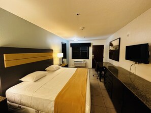 Desk, free WiFi, bed sheets - Casa Blanca Express & Suites Cypress Buena Park - Anaheim Area (Cypress)