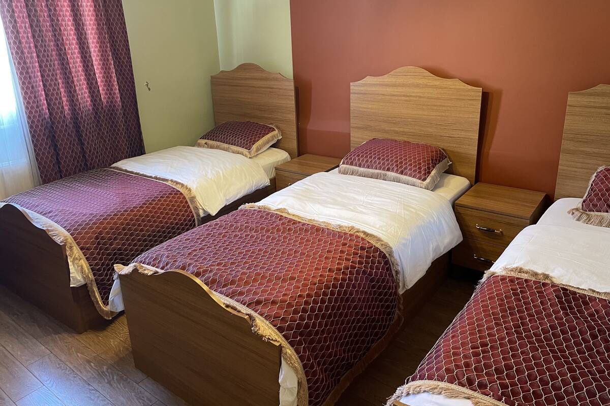 Panoramic-Apartment, 3 Schlafzimmer, Raucher, eingeschränkter Meerblick | 2 Schlafzimmer, hochwertige Bettwaren, Schreibtisch