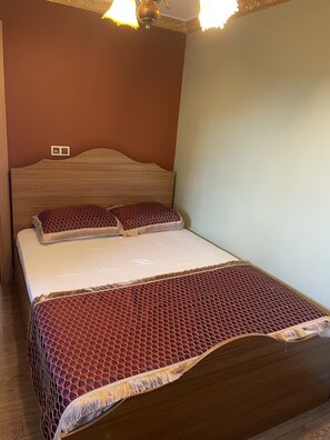 Appartement Panoramique, 3 chambres, fumeurs, vue partielle sur la mer | 2 chambres, literie de qualité supérieure, bureau, chambres insonorisées