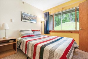 1 bedroom, WiFi, bed sheets - Ski-In/Ski-Out Sunday River Condo: Sunrise A-108 (Newry)