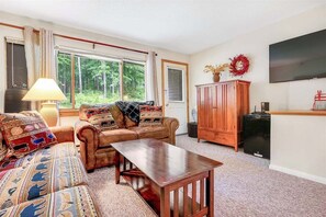 TV - Ski-In/Ski-Out Sunday River Condo: Sunrise A-108 (Newry)