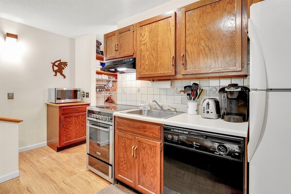 Fridge, microwave, oven, stovetop