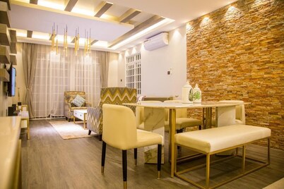 LUXE-3BEDROOM CONDO WITH LAKE AND GOLF COURSE VIEWS