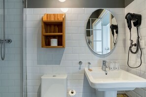 Căn hộ Gallery | Phòng tắm | Buồng tắm vòi sen, khăn tắm 