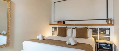 In-room safe, free WiFi, bed sheets