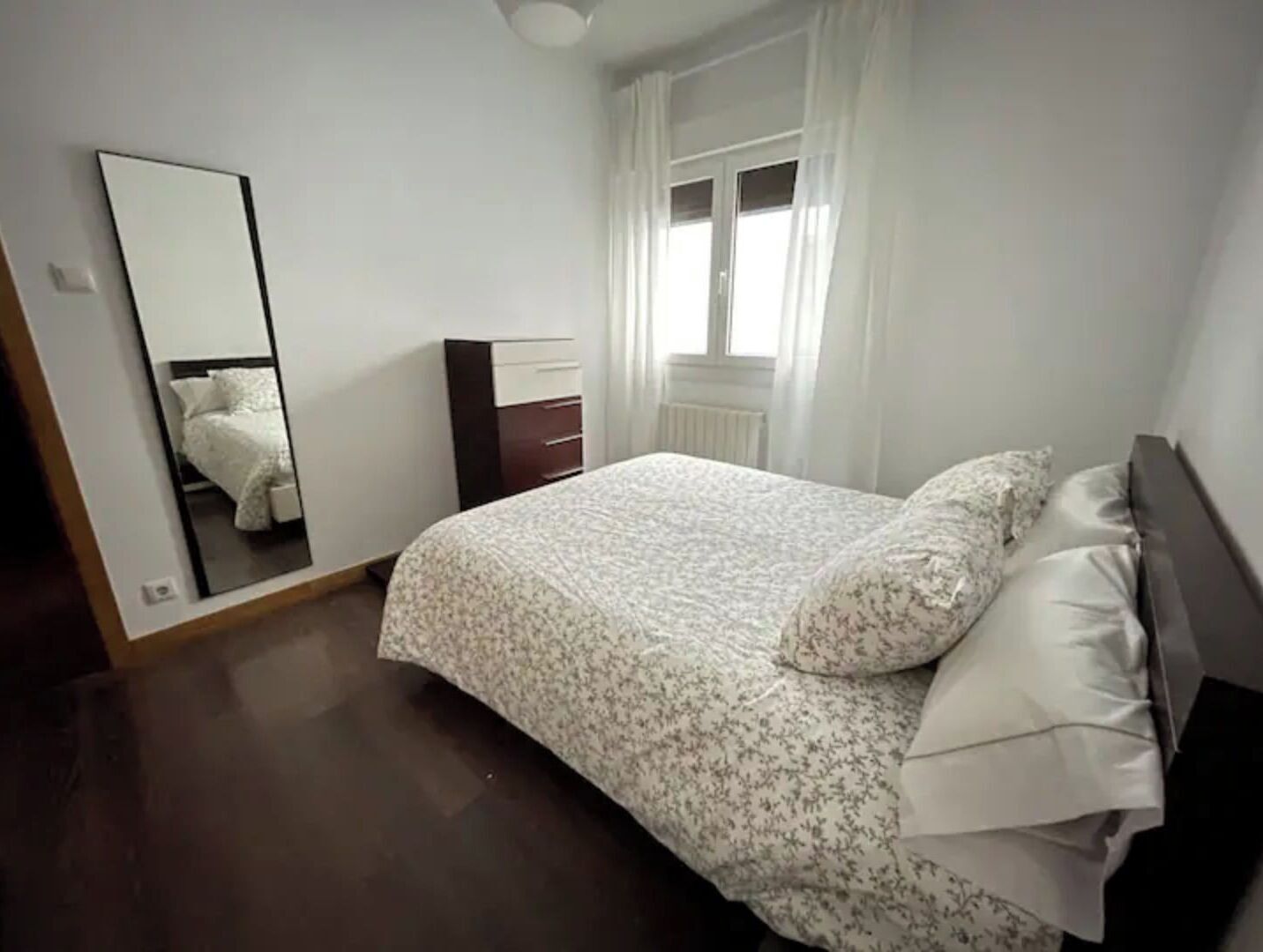 2 bedrooms, iron/ironing board, travel crib, free WiFi