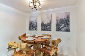 Dining - RV & ATV Parking | Pine Cabin Near Rim Trails (Pine)